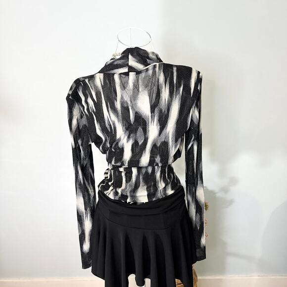 Gorgeous vintage 90s gray and black sparkly abstract long sleeve tight mesh top - Picture 5 of 7
